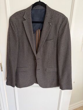 Tailored Houndstooth Sport Coat in Brown & Blue